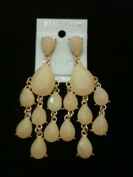 Brinco pedraria nude